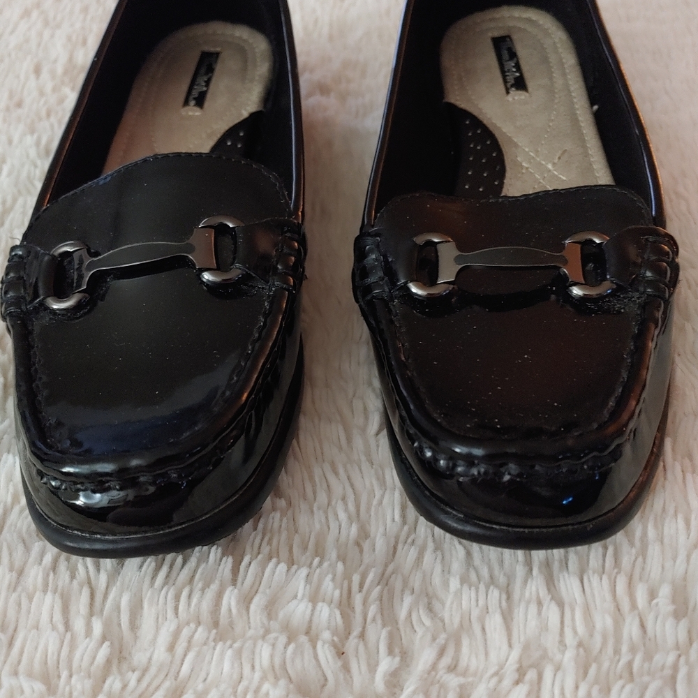 Patent leather loafers.  SIZE 9 1/2 W - Picture 2 of 8
